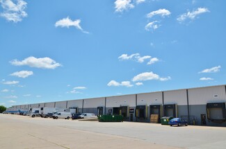 More details for 10400-10440 Hickman Rd, Clive, IA - Industrial for Rent