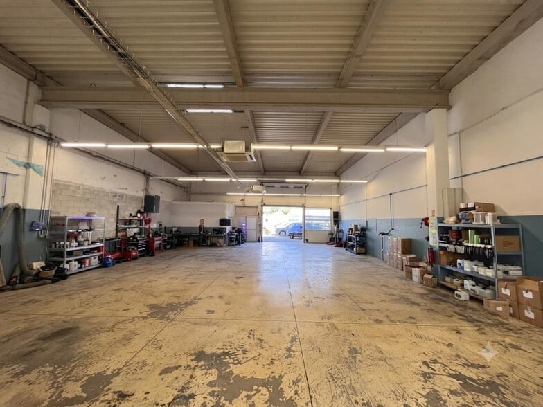 Retail in La Garde to rent - Building Photo - Image 1 of 4