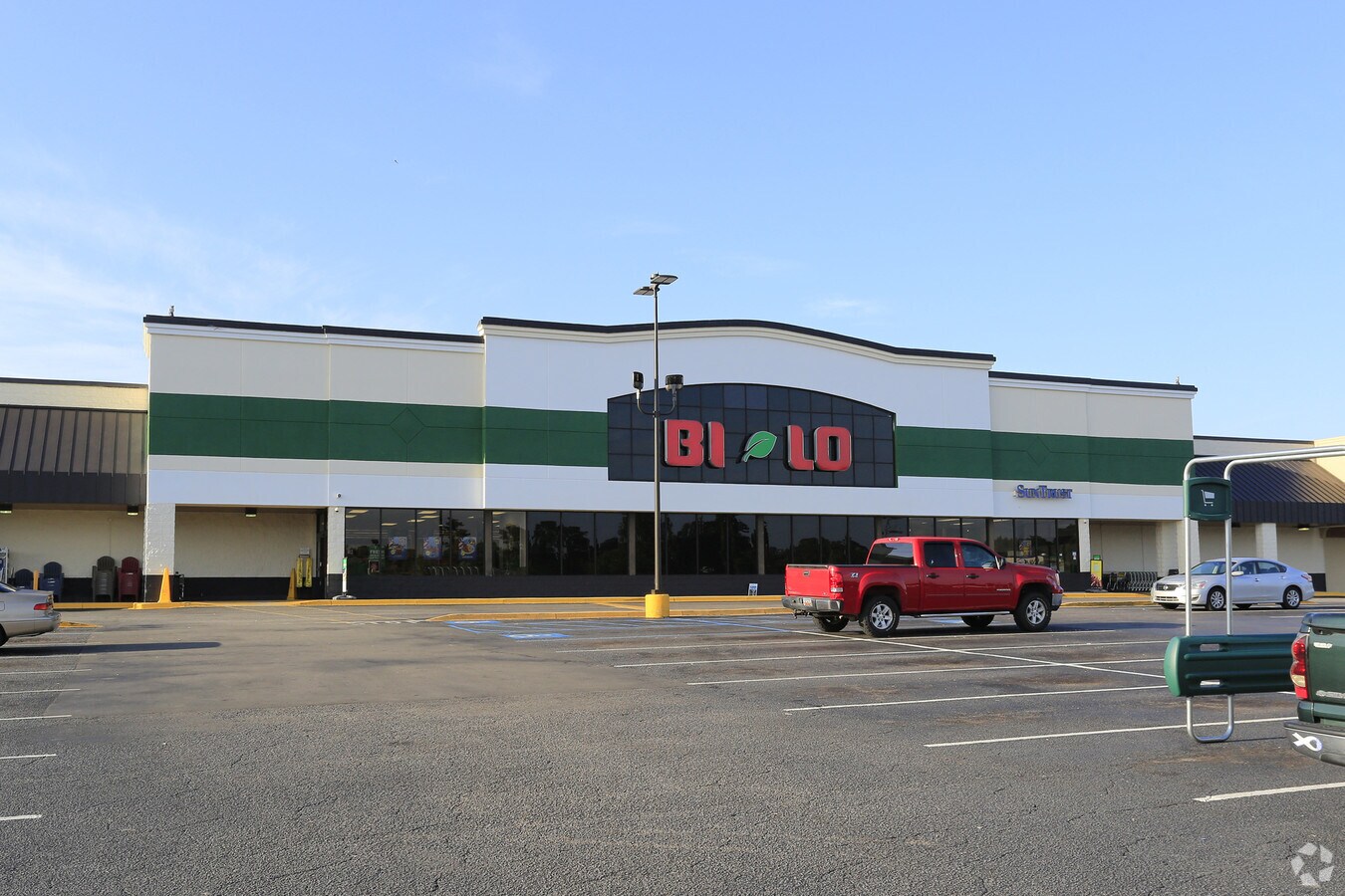 975 Bacons Bridge Rd, Summerville 29485 UK