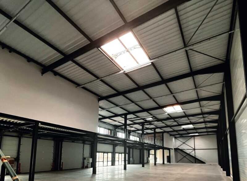 Industrial in Saint-Quentin-Fallavier to rent - Interior Photo - Image 2 of 7