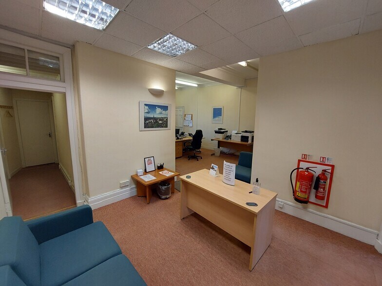 9 South Tay St, Dundee to rent - Building Photo - Image 3 of 6