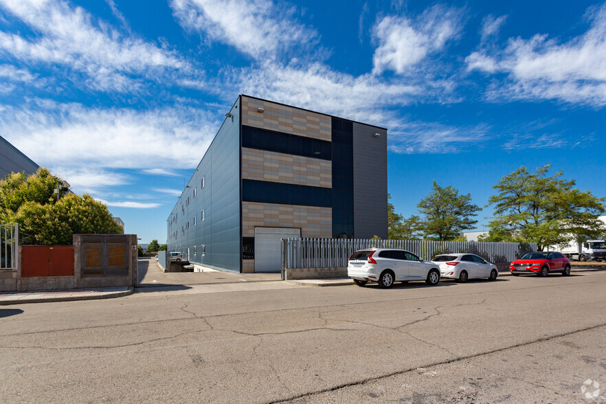 Avenida Vía Láctea, 1, San Fernando De Henares, Madrid for sale - Building Photo - Image 2 of 3