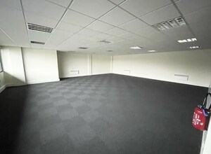 Industrial in Gonesse to rent Interior Photo- Image 1 of 3