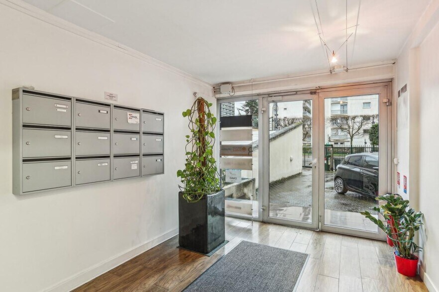 Office in Puteaux to rent - Lobby - Image 2 of 4