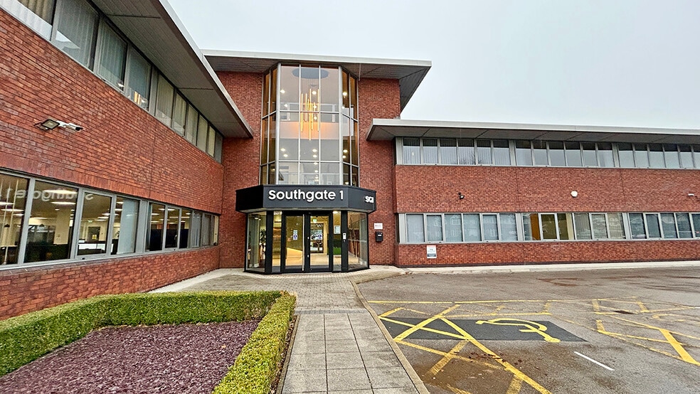 Wilmslow Rd, Cheadle to rent - Building Photo - Image 1 of 18