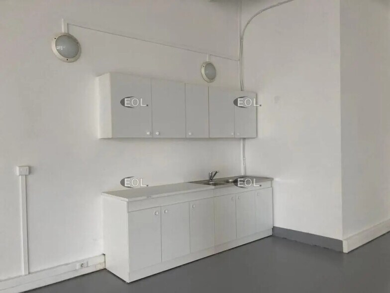 Light Industrial in Chevilly-Larue to rent - Interior Photo - Image 2 of 4