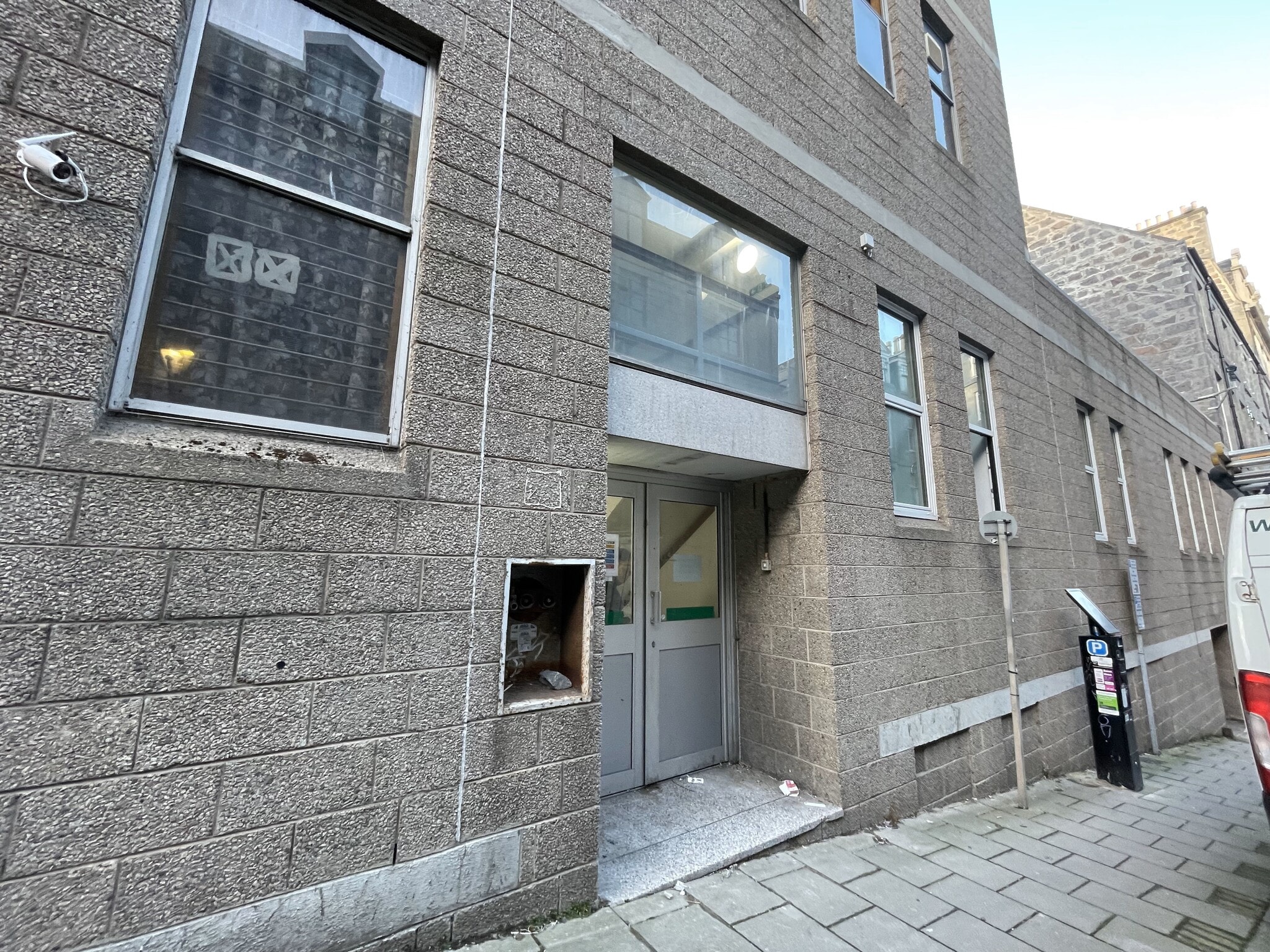 4 Windmill Brae, Aberdeen to rent Building Photo- Image 1 of 7