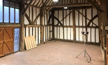 Burnt House Ln, Cowfold to rent Interior Photo- Image 1 of 2