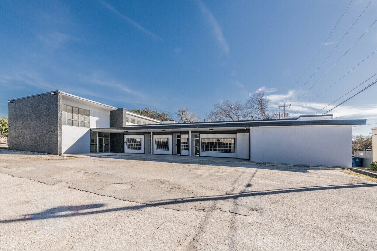 910 Manor Dr, San Antonio, TX to rent Building Photo- Image 1 of 12