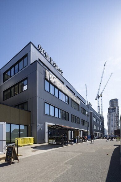 58 Wood Ln, London to rent - Building Photo - Image 1 of 16