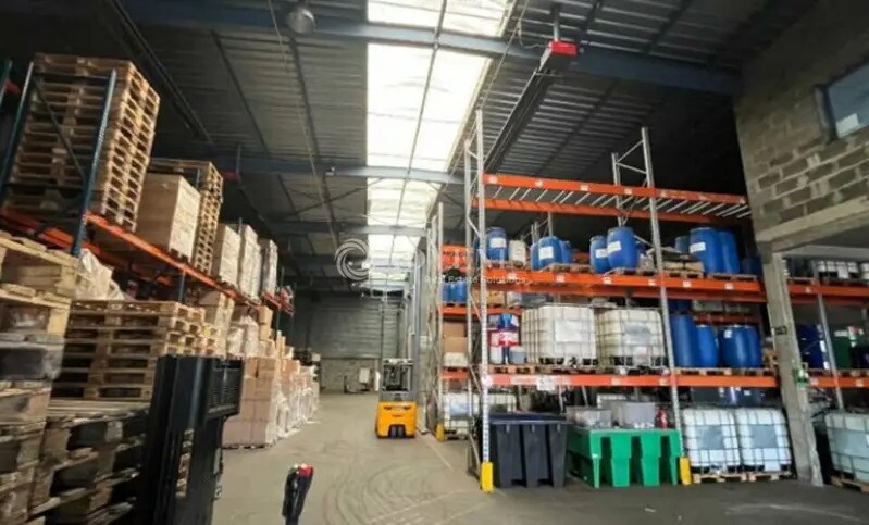 Industrial in Genas to rent - Interior Photo - Image 2 of 2