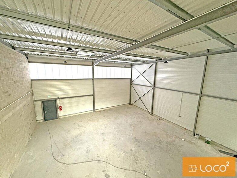 Industrial in Toulouse to rent - Building Photo - Image 2 of 11
