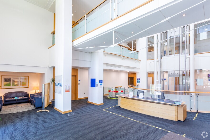 The Grange, Bishops Cleeve to rent - Interior Photo - Image 2 of 32