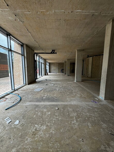 Lakeside Dr, London for sale - Building Photo - Image 1 of 1