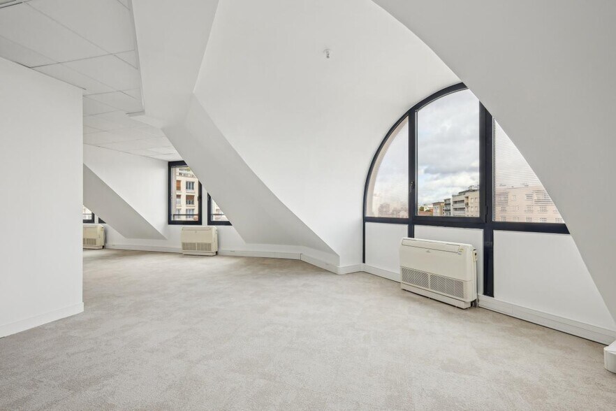 58-60 Avenue Du Général Leclerc, Bourg-la-Reine for sale - Interior Photo - Image 3 of 8