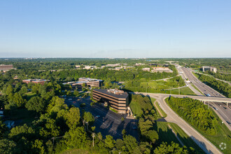 425 S Woods Mill Rd, Town And Country, MO - aerial  map view