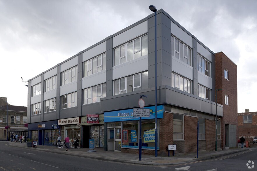 Queen St, Redcar to rent - Building Photo - Image 2 of 2