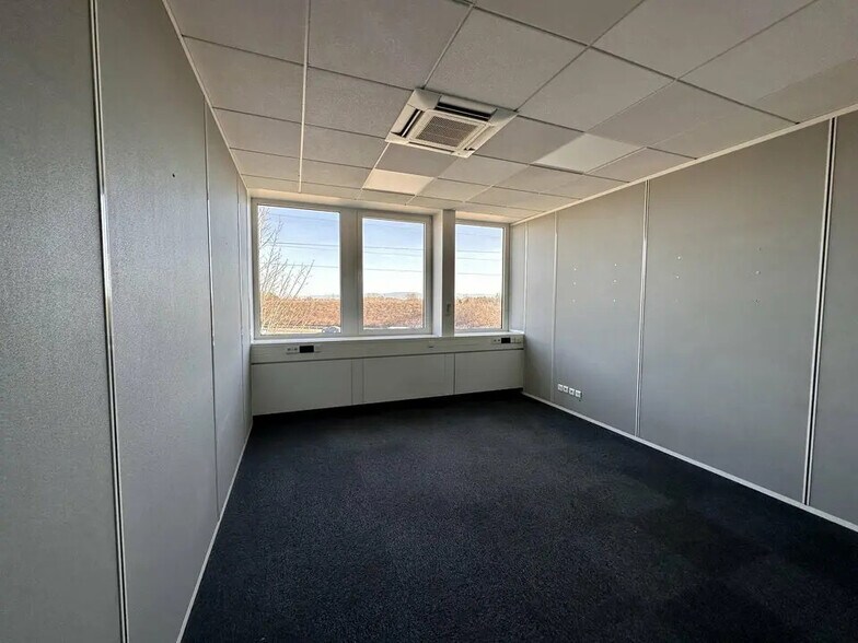 Office in Mundolsheim to rent - Building Photo - Image 3 of 7