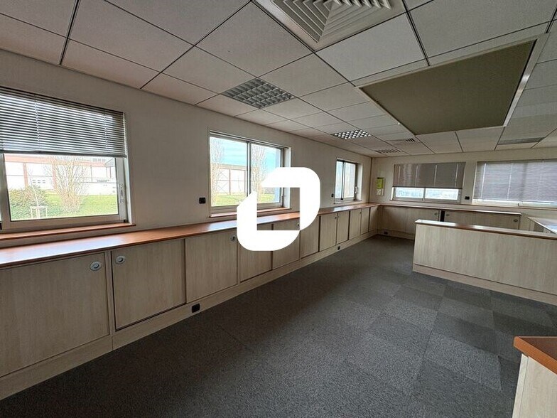 Office in Mornant to rent - Interior Photo - Image 1 of 8