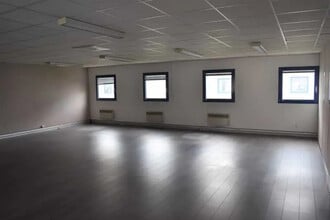 Office in Villeurbanne to rent Interior Photo- Image 1 of 5