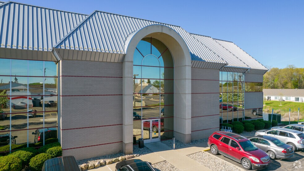 2630 Union Lake Rd, Commerce Township, MI for sale - Primary Photo - Image 1 of 1