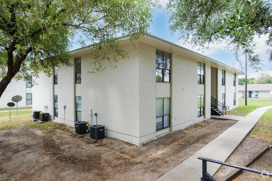 1708 W 4th St, Cameron, TX for sale - Primary Photo - Image 1 of 1