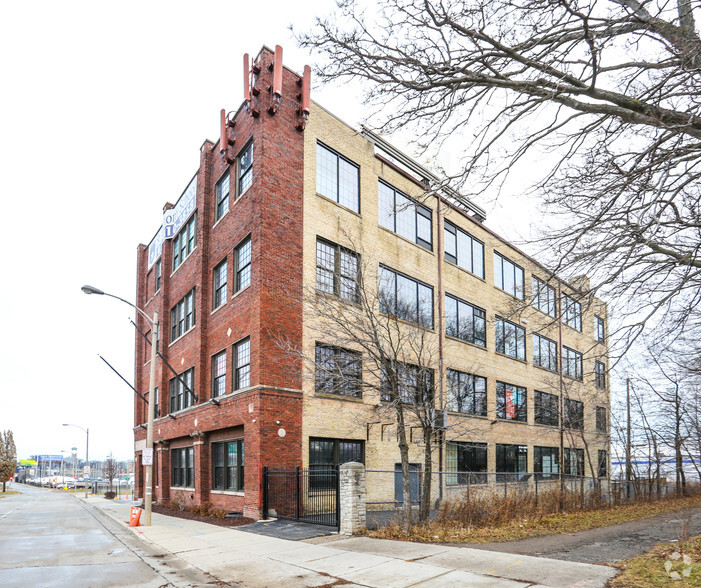 2156 S 4th St, Milwaukee, WI for rent - Building Photo - Image 2 of 4