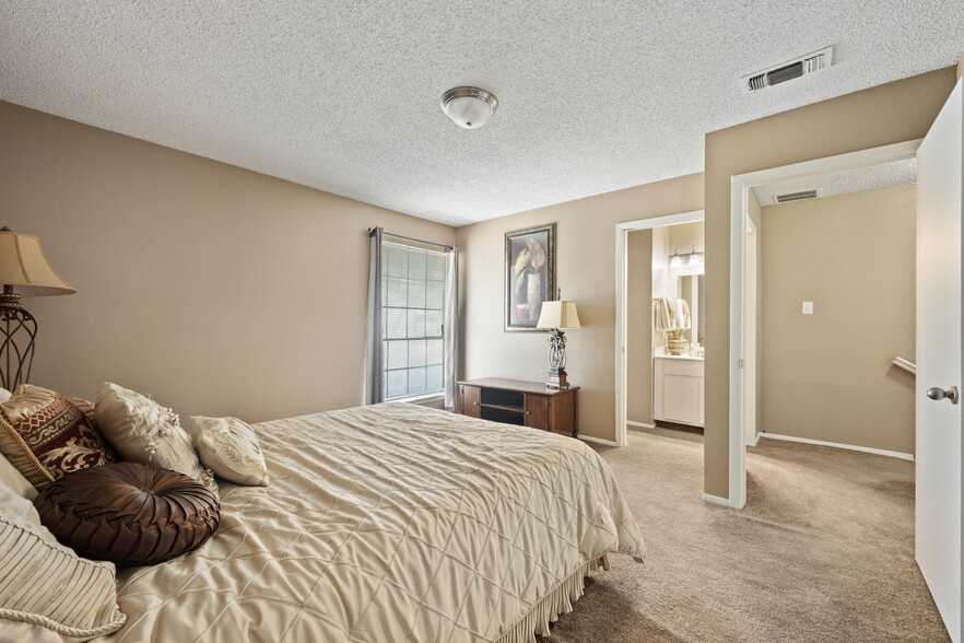 2834 Woodbury Dr, San Antonio, TX for sale - Interior Photo - Image 3 of 12