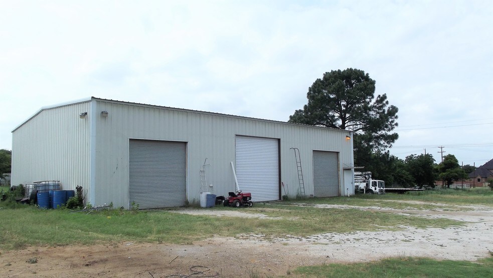 5869 Eden Rd, Kennedale 76060 UK