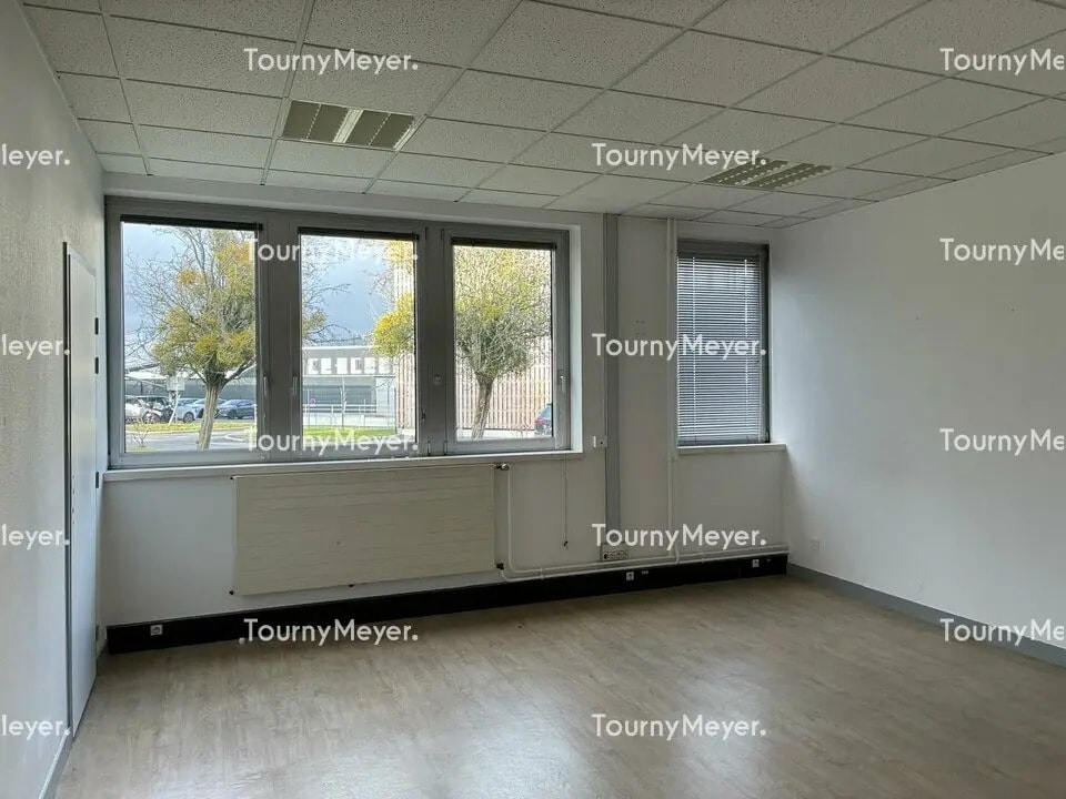 Location Bureaux 480 m² - Photo 1