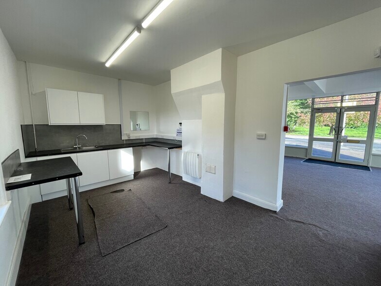 94 Main Rd, Nottingham for rent - Interior Photo - Image 2 of 4