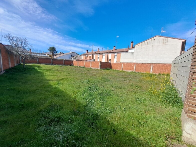 Tomás, 22, La Seca, Valladolid for sale - Building Photo - Image 2 of 16