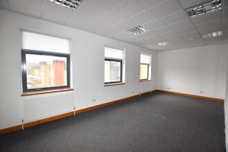 2 Candymill Ln, Hamilton to rent Interior Photo- Image 1 of 2