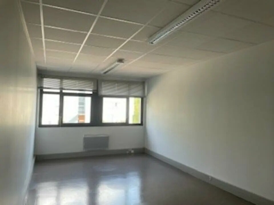 Office in Vannes for sale Interior Photo- Image 1 of 4
