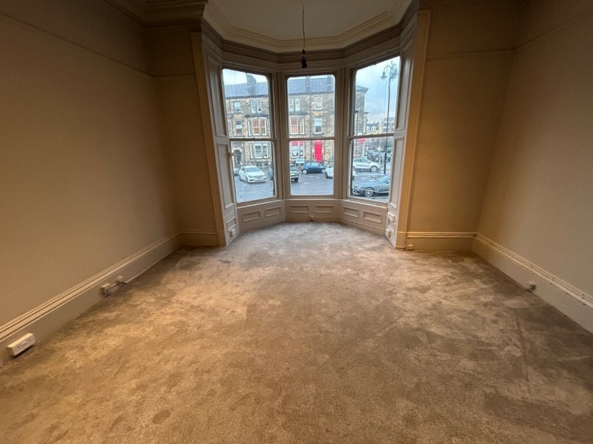 12 Princes Sq, Harrogate to rent Interior Photo- Image 1 of 12