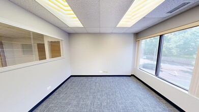 805-815 E Rand Rd, Arlington Heights, IL to rent Interior Photo- Image 2 of 15