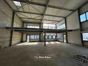 Light Industrial in Pierre-Bénite to rent Interior Photo- Image 1 of 7