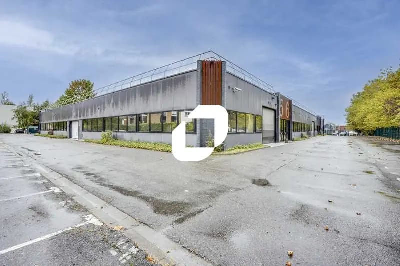 Location Local d'activités 567 m² - Photo 1