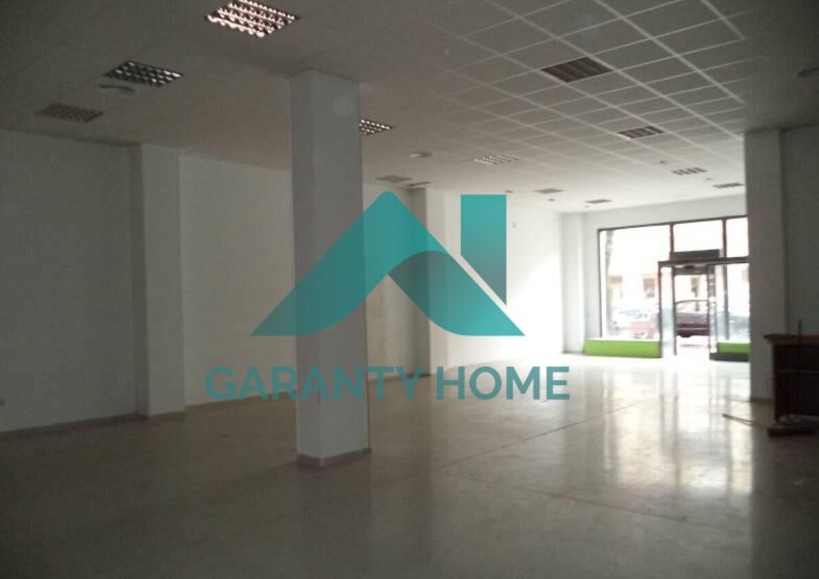 Retail in Cáceres, Cáceres to rent Interior Photo- Image 1 of 6