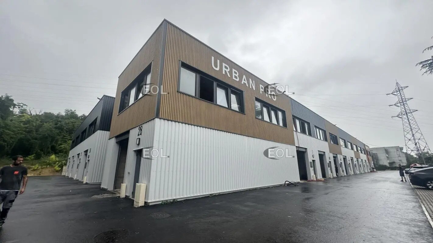 Light Industrial in Neuilly-Plaisance to rent Building Photo- Image 1 of 15