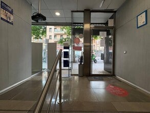 Retail in Madrid, Madrid to rent Interior Photo- Image 2 of 6