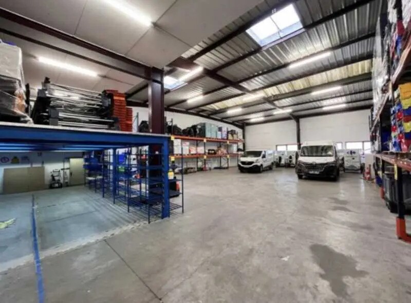 Light Industrial in Le Blanc-Mesnil to rent Building Photo- Image 1 of 4