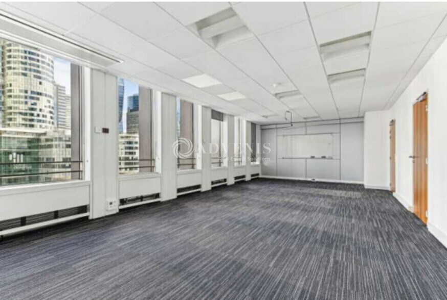 1 Place De La Pyramide, Puteaux to rent - Interior Photo - Image 3 of 5