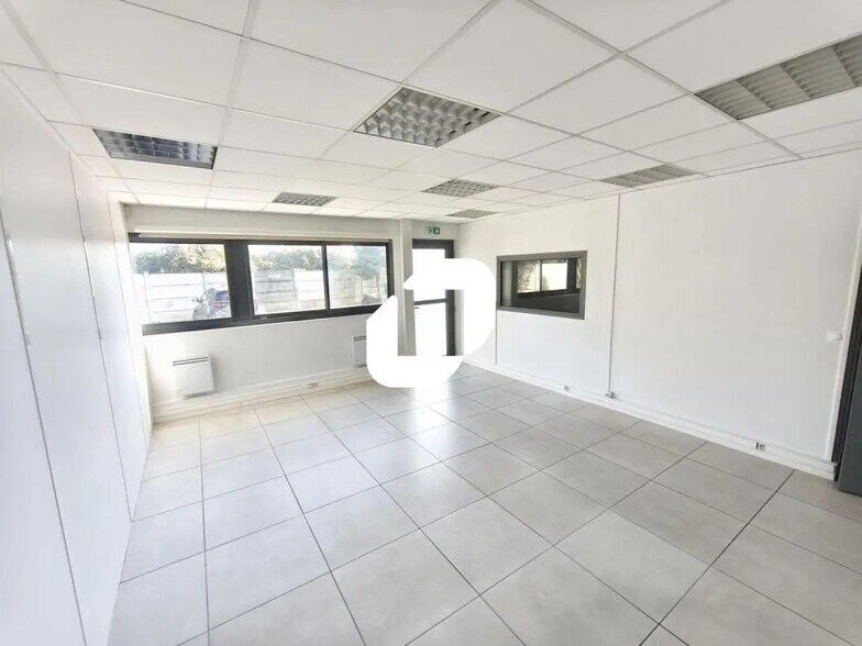 Office in Champigny-sur-Marne to rent - Interior Photo - Image 2 of 8