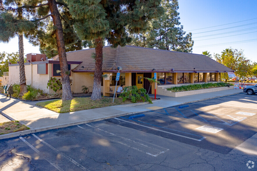 306 N Azusa Ave, Covina, CA for rent - Building Photo - Image 3 of 8