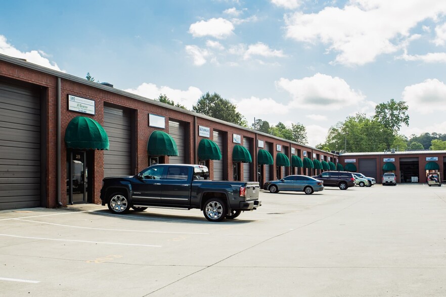 390 W Pike St, Lawrenceville, GA for rent - Building Photo - Image 3 of 5