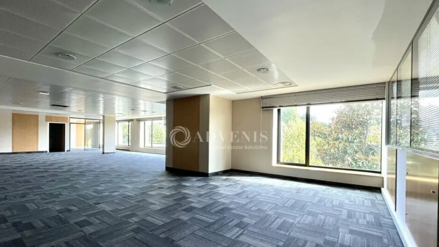 Office in Lieusaint to rent Interior Photo- Image 1 of 6