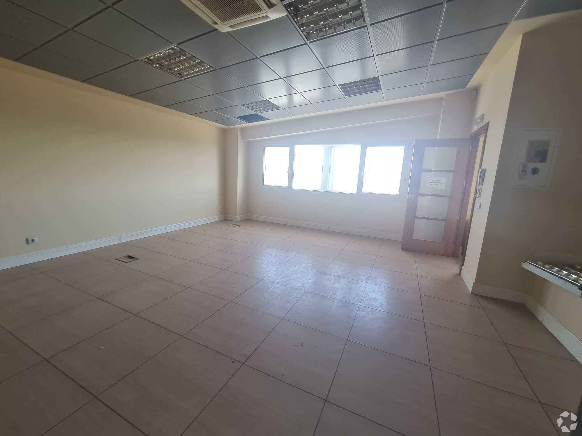 Office in Illescas, Toledo to rent Interior Photo- Image 1 of 13