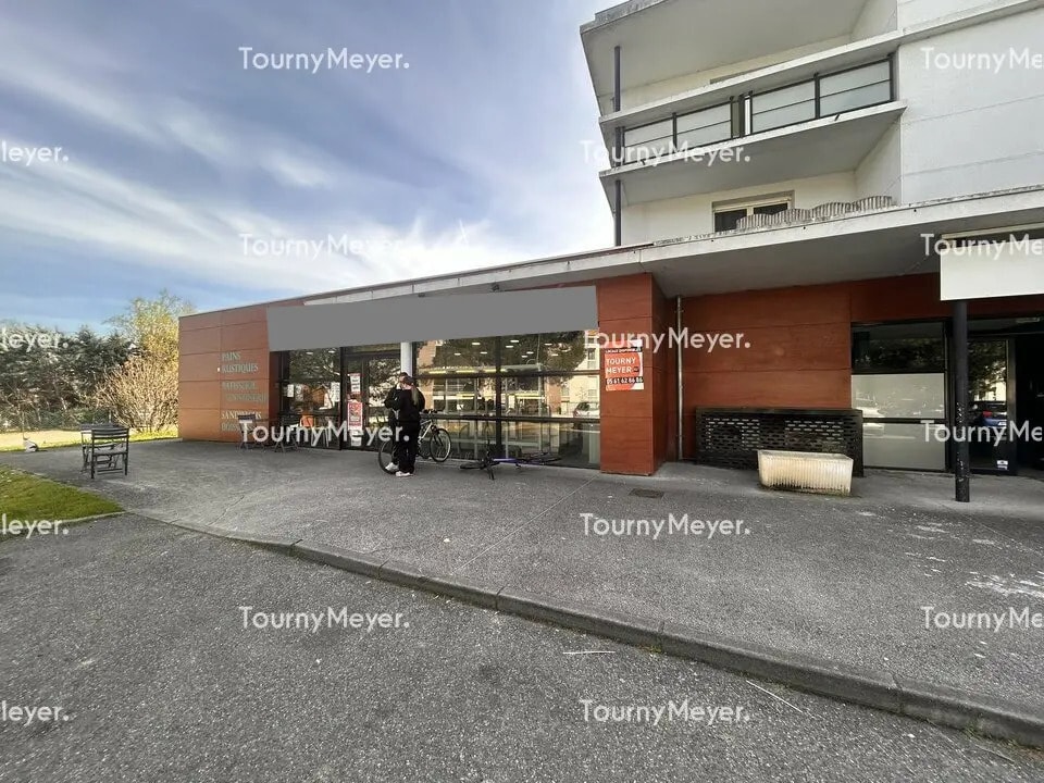 Retail in Eaunes for sale Building Photo- Image 1 of 12