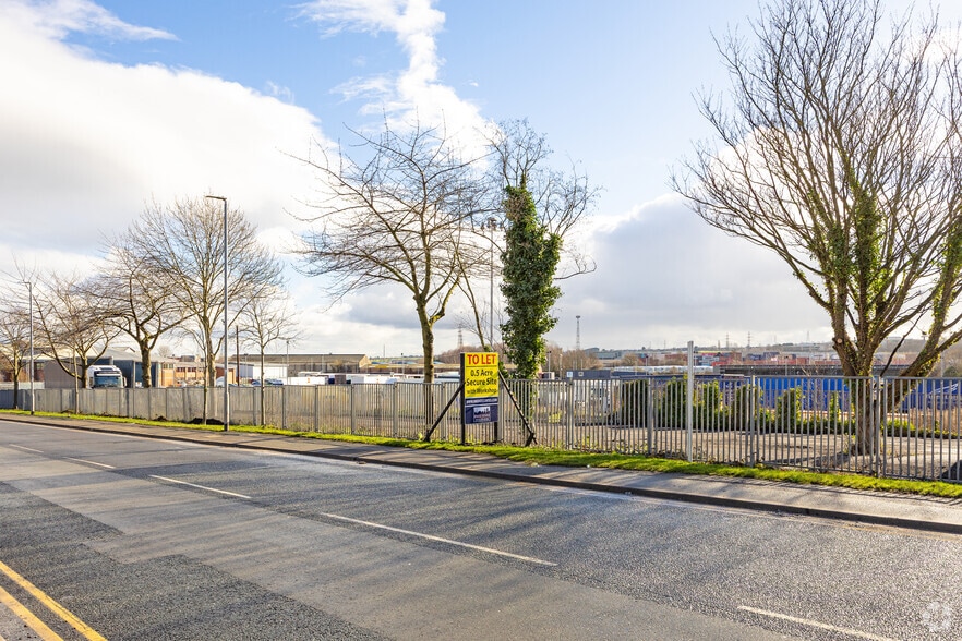 Queen St, Leeds to rent - Building Photo - Image 3 of 10